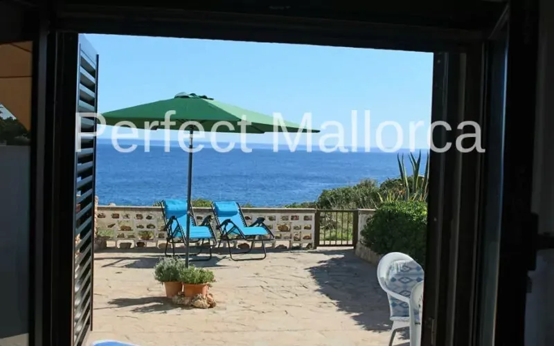 Apartment with terrace, first line to the sea – in Cales de Mallorca – PM07368 — photo 10
