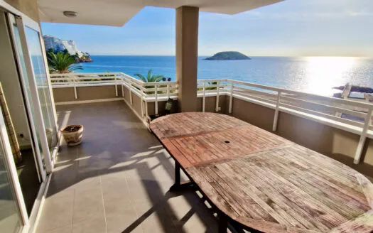 Superb and spacious ‘front-line’, sea and beach view apartment, in one of the resorts most prestigious apartment and hotel developments in Wavehouse – FOR RENT — photo 1