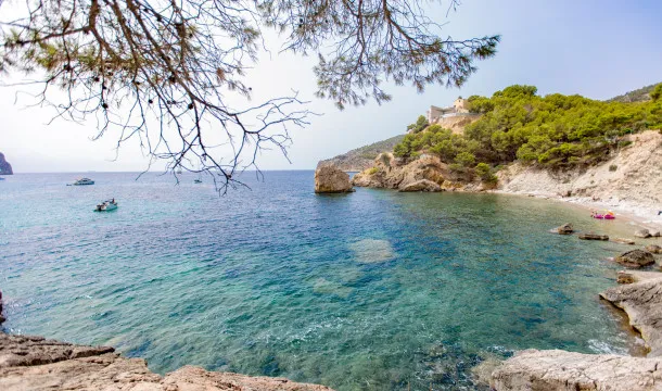 Frontline villa with direct access to the sea in Camp de Mar — photo 7