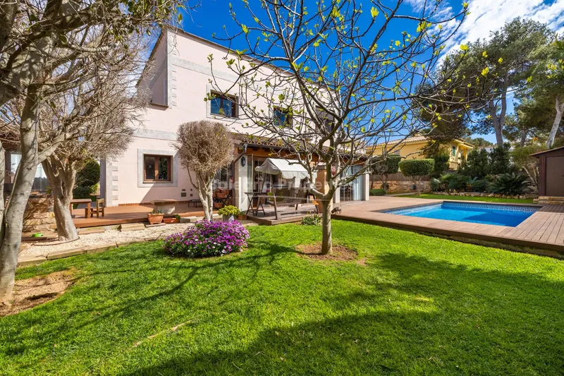 Family home with private garden and pool for sale in Port Adriano, Mallorca — photo 1