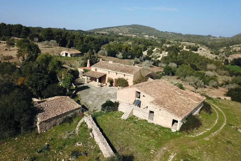 V585 – Exclusive plot with old finca to renovate between Sant Llorenç and Artà — photo 2