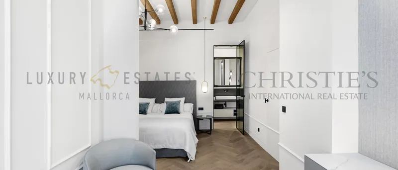 High-quality refurbished townhouse in the heart of Palma with roof terrace and pool — photo 9