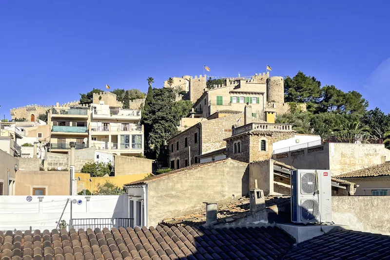 Renovation Project – Three Townhouses with Versatile Potential, Central Location and Views — photo 9