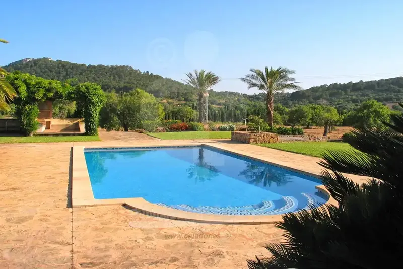 Excellent rustic finca built in 1999 a few meters from the town called 'Es Carritxo', a preferred place for many European investors — photo 5