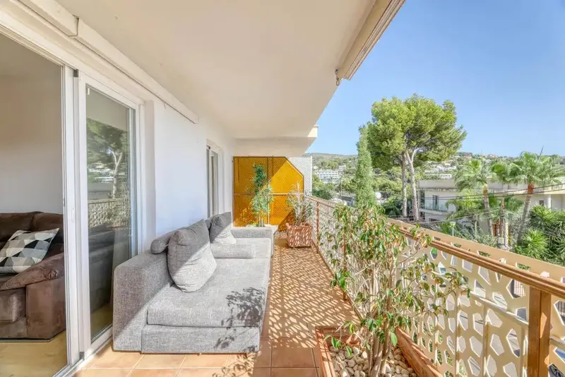 Con una ubicación ideal en la codiciada zona de Portals Nous, este apartamento, perfectamente situado, se encuentra a un corto paseo del ani — photo 1