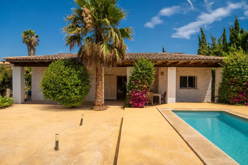 Villa in Puerto Alcudia with pool — photo 1