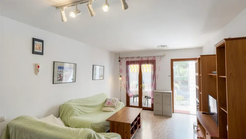 In one of the most sought-after residential areas of Playa de Palma, in the popular neighborhood of Las Maravillas, this apartment presents itself as a — photo 12