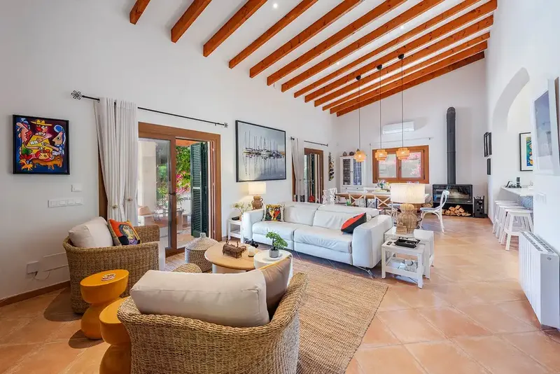 Located in the exclusive urbanization Crestatx, near Pollensa, this beautiful renovated villa combines contemporary design, energy efficiency — photo 4