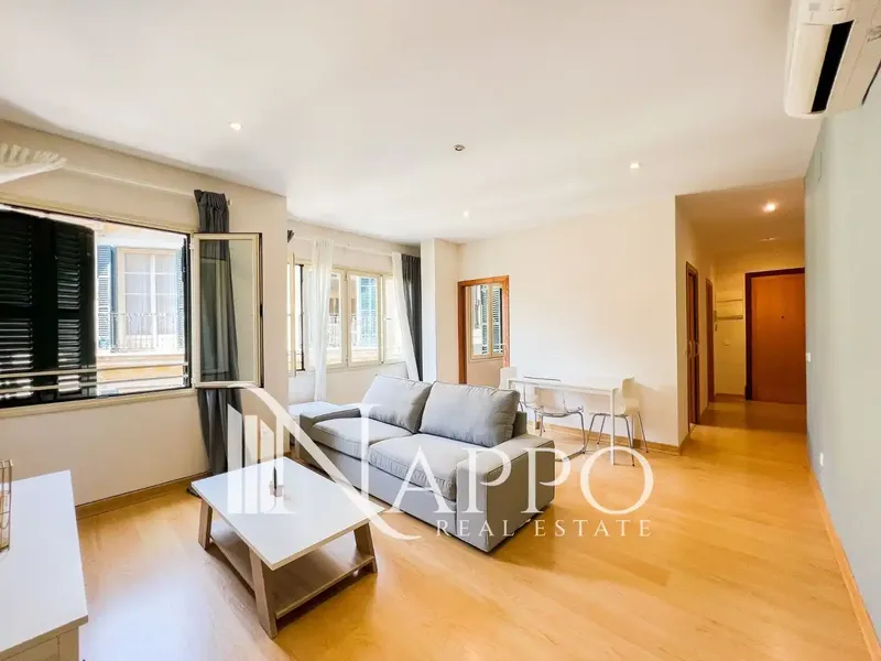 Nappo Real Estate tiene el placer de presentar este encantador piso en alquiler situado en la emblemática Plaza Major de Palma de Mallorca, — photo 4