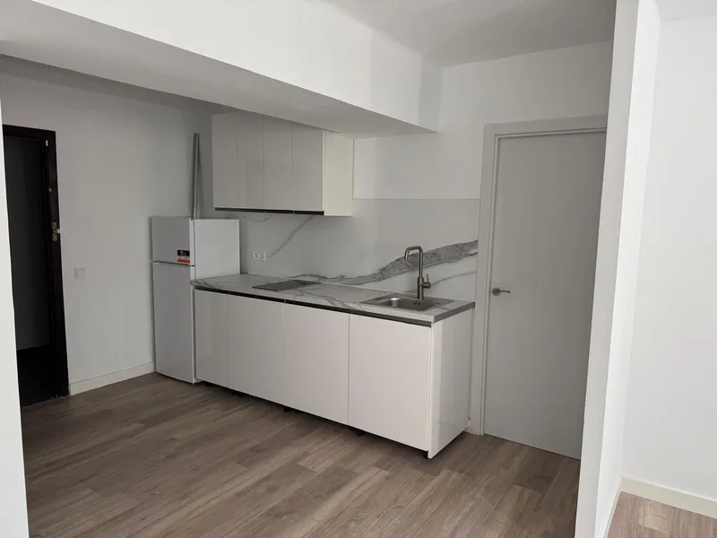 Business Premise - Palma de Mallorca (Marqués de la Fontsanta) , Built Surface 42m 2 , 1 Room, 1 Bathrooms. — photo 4