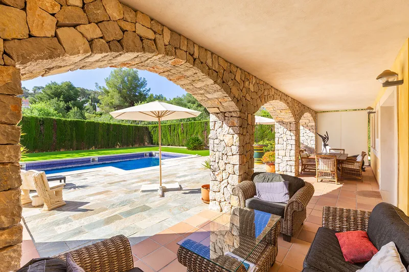 Mediterranean villa with great potential in a quiet location — photo 5