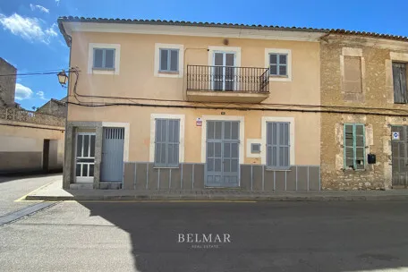 Townhouse with two residential units and roof terrace in Sant Llorenç — photo 1