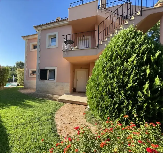 Planta baja, con dos habitaciones y dos baños, completos, cocina, americana, salón, zona para lavadora y limpieza , terraza con acceso direc — photo 10