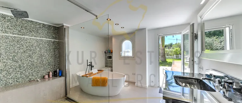 Modern Mediterranean villa in Santa Ponsa with garden and large pool — photo 11
