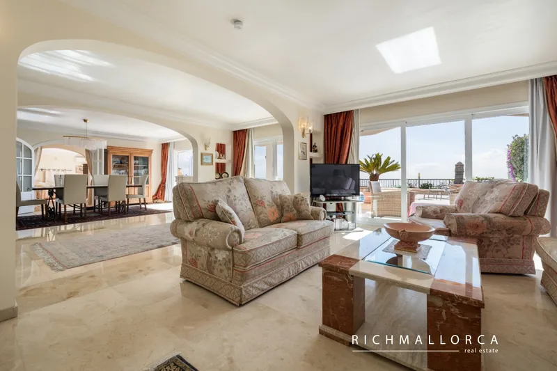 Exclusive Seafront Apartment with Private Pool in Portals Nous — photo 2