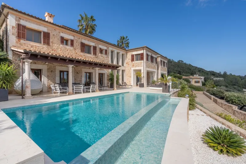 Exclusive 6-Bedroom Luxury Villa with Sea Views, Golf Frontage & Rental Licence in Pollensa — photo 3