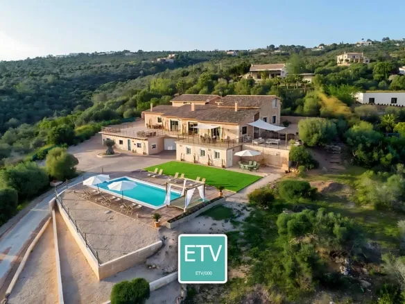 Palma – Impressive finca with rural estate and holiday rental license — photo 1