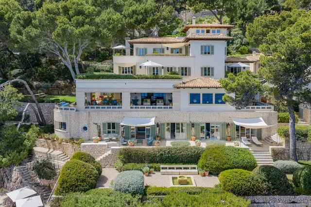 Exclusive frontline estate with direct sea access for sale in Formentor, North Mallorca — photo 2