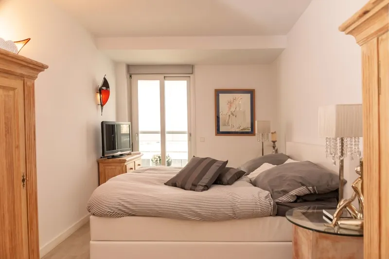 Beautiful 4-bedroom apartment near the beach in Palmanova — photo 12