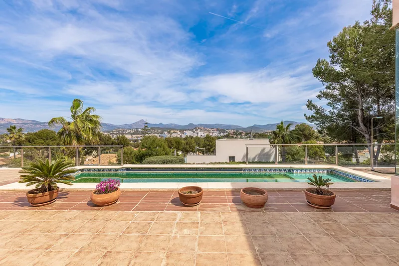 Villa in Santa Ponsa - Exceptional property with beautifully landscaped garden and overflow pool — photo 2
