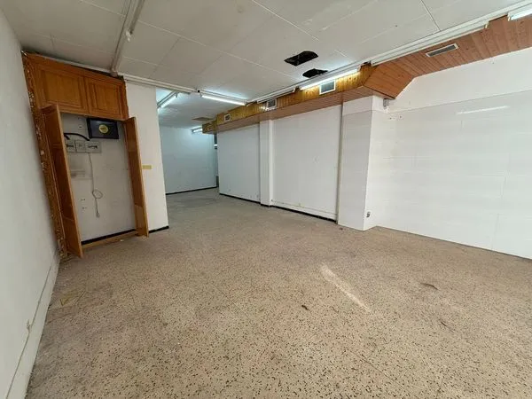 Commercial premises on Calle del General Riera, Camp Redo — photo 1