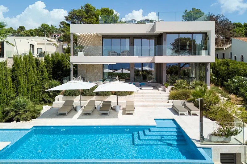 Exclusive: Impressive designer villa with sea views and garden - Marcel Remus Real Estate — photo 1