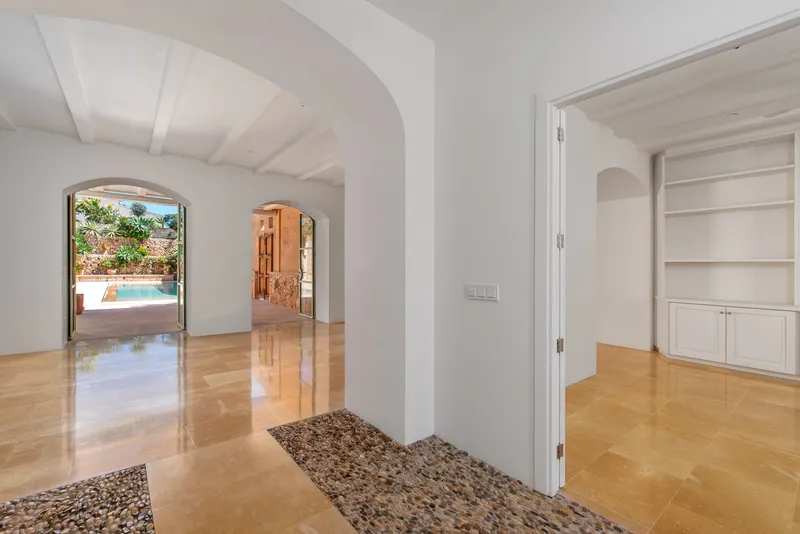 Impressive townhouse for sale in the heart of Ses Salines with pool — photo 5