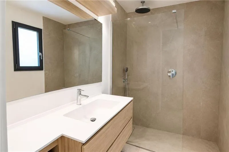 Semi-new penthouse in a residential complex with swimming pool in the Colegios area — photo 9