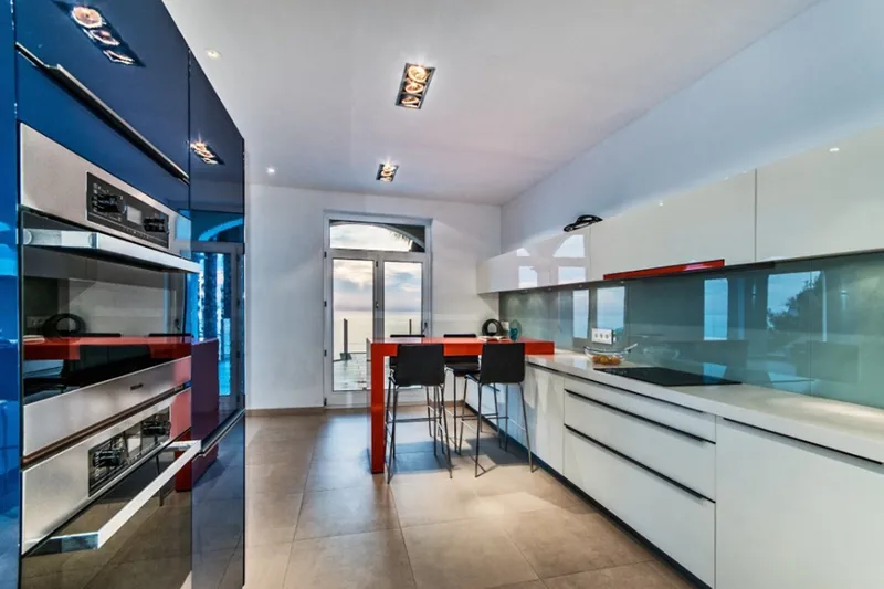 Exclusive villa on the first sea line with panoramic views — photo 7