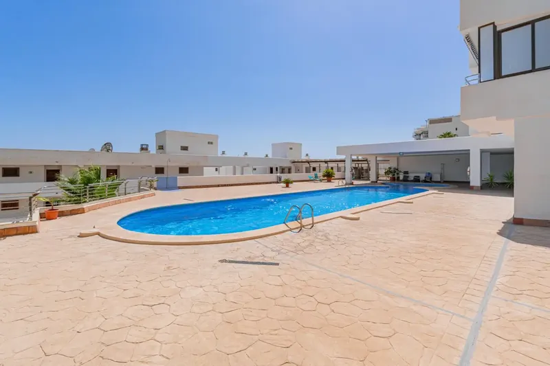 We present this fantastic home located in Santa Ponça, one of the most sought-after areas in southwest Mallorca, known for its — photo 4