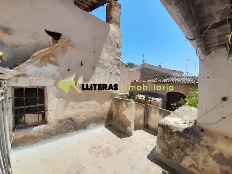 Village house with Mallorcan character located on the square of Búger, one of the smallest villages in Mallorca on top of a hill — photo 8