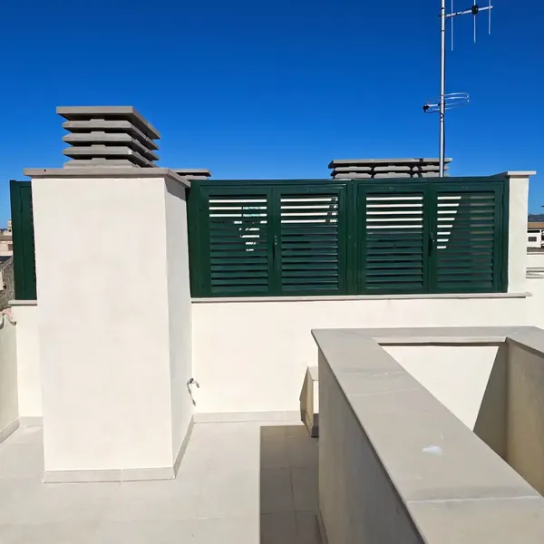 Penthouse for sale with 3 bedrooms with wardrobes and 2 bathrooms with furnished kitchen with hob, hood, dishwasher, fridge-freezer, laundry room — photo 7