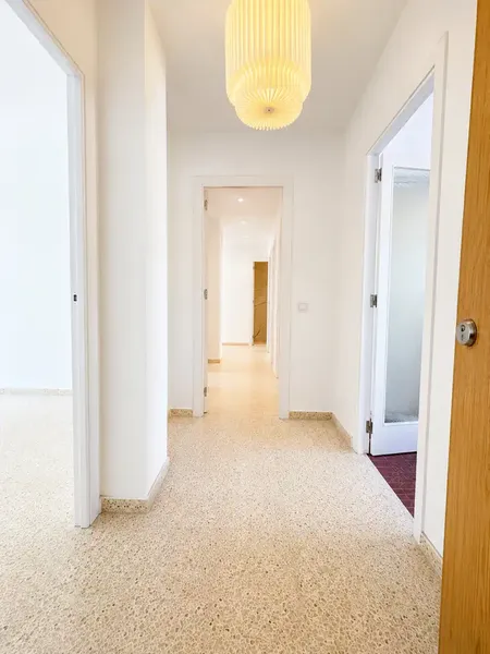 Apartamento con terraza en alquiler en Carrer de Caro — photo 9