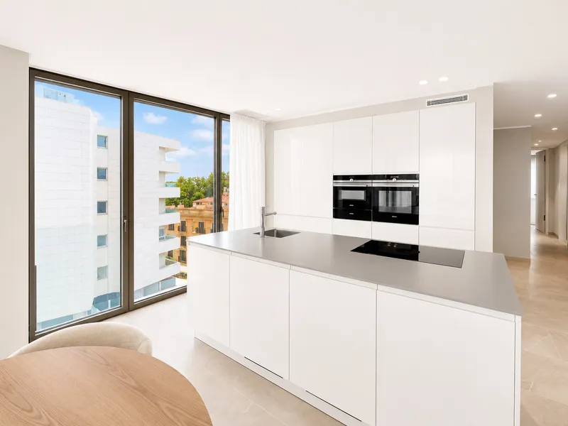 Modern Apartment with Panoramic Sea Views on the First Line of the Paseo Marítimo, Palma Mas — photo 7