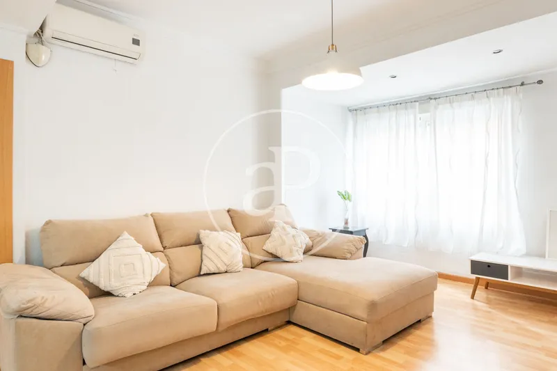 Two bedroom apartment in the Central Market of Valencia. — photo 2