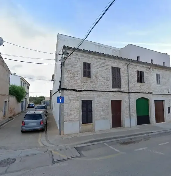 Property located on Calle Des Llombards, in the Balearic Islands. Property with issues: property without possession. — photo 1