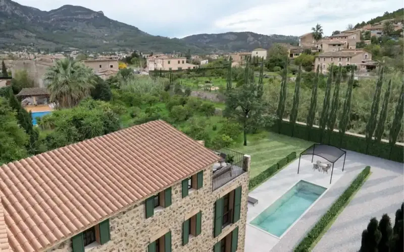 This exceptional property is available for purchase in a privileged location in the center of the village. — photo 11