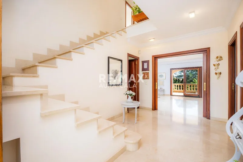 Detached Villa — photo 3