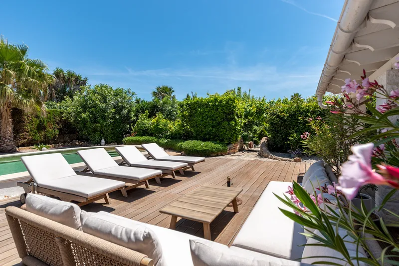 Dream villa with pool and adjacent building plot with Mediterranean garden — photo 4