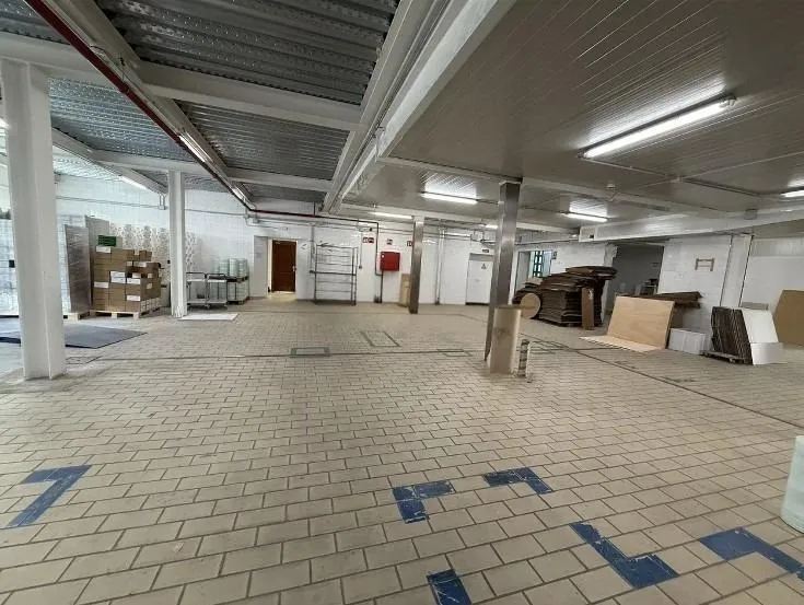 Industrial warehouse — photo 2
