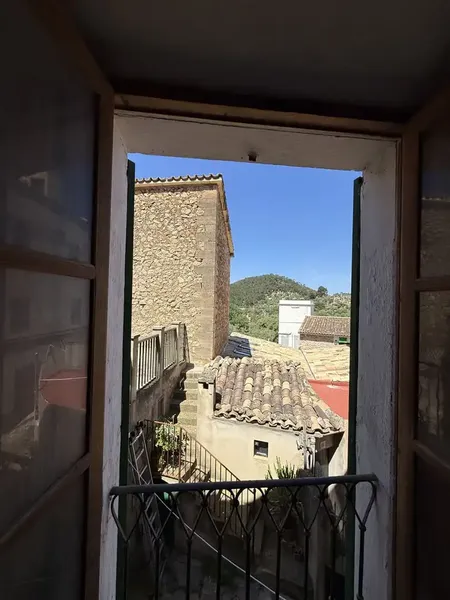 Charming house for sale in Estellencs, with 6 bedrooms and 2 bathrooms, ideal for large families or as an investment for rental. With a — photo 11
