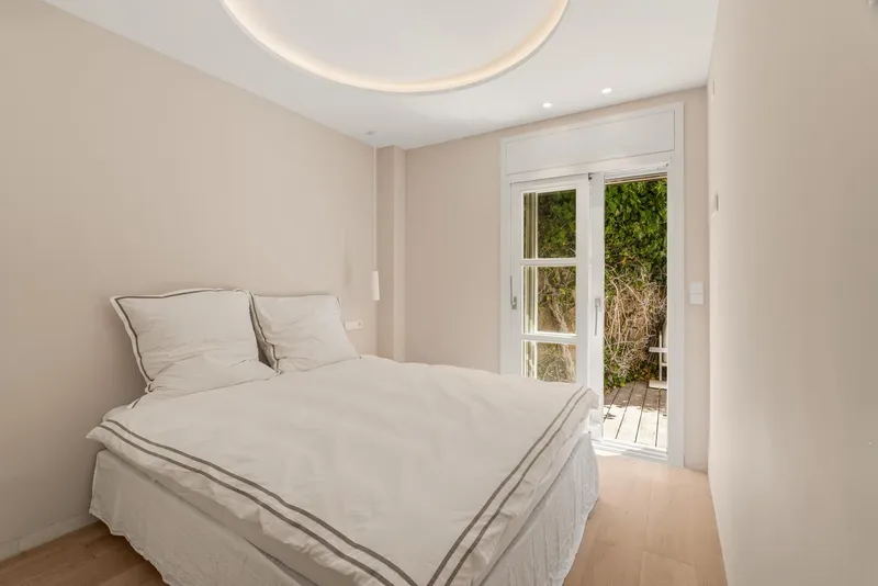 Luxurious Apartment with Impressive Sea Views — photo 12