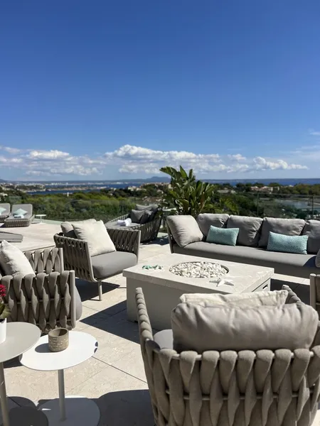 Prestigious Anchorage Hill Residence with Spa, Privacy, and Bay of Palma Views — photo 1