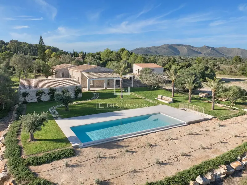 Lucas Fox presents this beautiful finca with traditional and minimalist architecture and the latest technology a short distance from the golf course — photo 3