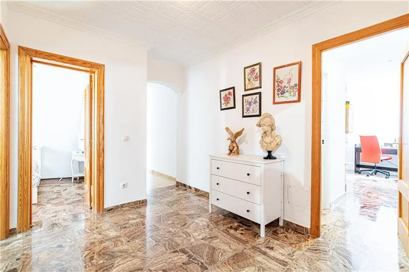 Detached house with a swimming pool on a plot of approximately 1,100 m² — photo 11