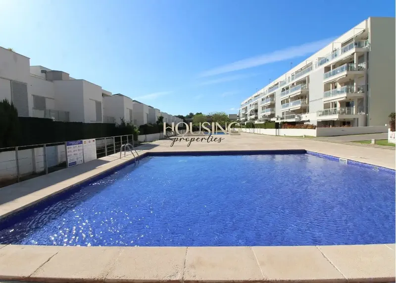 PLANTA BAJA CON TERRAZA Y JARDIN EN RESIDENCIAL CON PISCINAS — photo 4