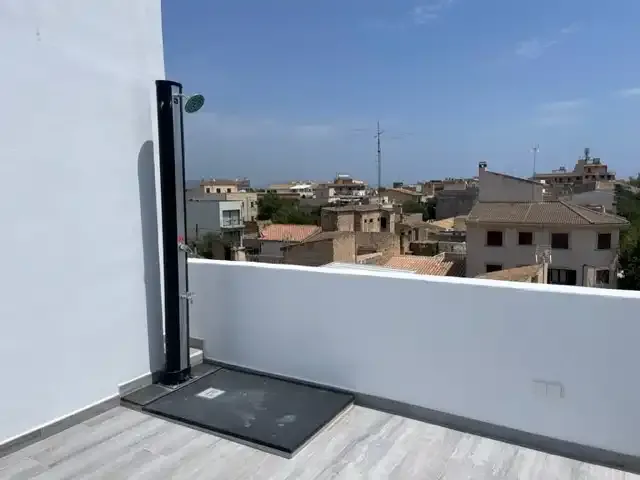 Discover your new home in this charming penthouse with a spectacular 22 m² terrace! Located on a wide and quiet street in Porto Cristo — photo 3