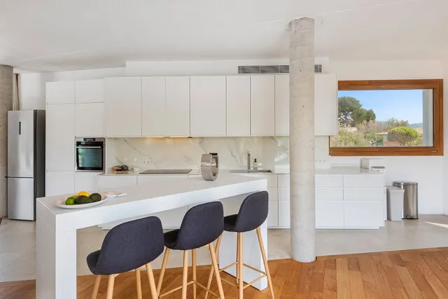 Contemporary villa for sale by the beach in Puerto Pollensa, North Mallorca — photo 11