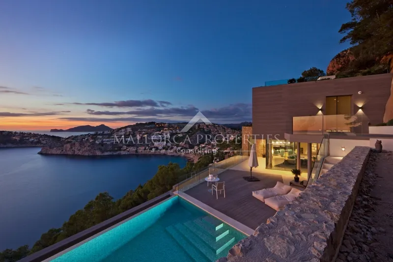 Contemporary designer villa with unbeatable views of the azure Mediterranean Sea — photo 1
