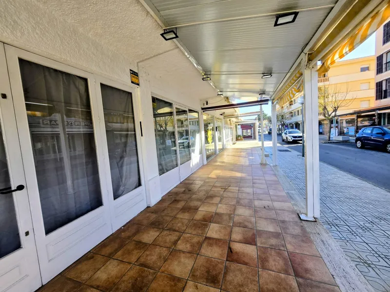 6 Commercial Premises - A House and Plot in Cala Ratjada Commercial Area — photo 3